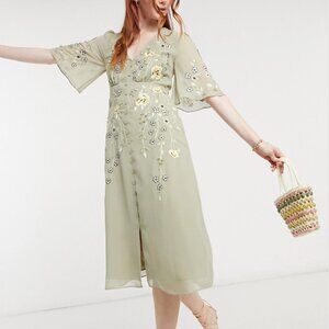 Hope & Ivy Embroidered Floral Plunge Midi Tea Dress in Sage Green Size 10